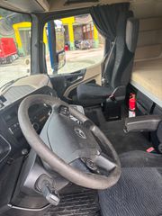 Mercedes-Benz 2015 1845-thumb-16