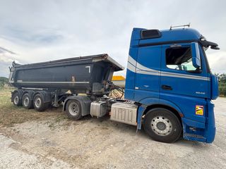 Mercedes-Benz 2015 1845-thumb-1