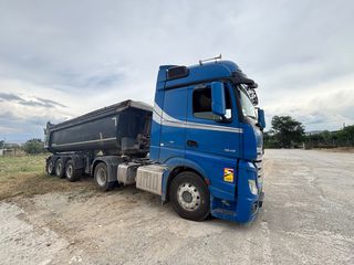 Mercedes-Benz 2015 1845-thumb-21