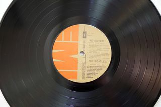 THE BEATLES - REVOLVER-thumb-5