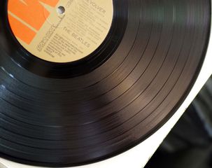 THE BEATLES - REVOLVER-thumb-9