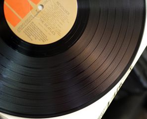 THE BEATLES - REVOLVER-thumb-10