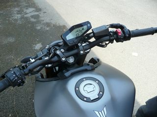 Yamaha MT-09 2016-thumb-5