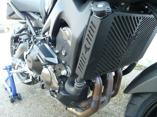 Yamaha MT-09 2016-thumb-10
