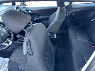 Peugeot 208 2016-thumb-35