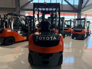 Toyota 2016 02-8FDF25-thumb-2