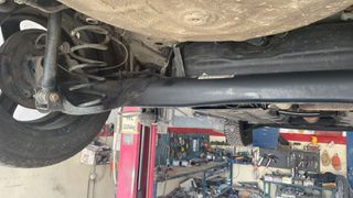 Άξονας Πίσω με Ταμπούρα ABS για Ford Fiesta MK8 2017-2024 με Γνήσιο Κωδικό H1BC-5K952-AE H1BC5K952AE κομπλε με ντιζες και σωληνακια μαζί δίνονται και τα πίσω αμορτισερ.