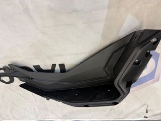 Πάτωμα δεξί APRILIA SR GT 125-200