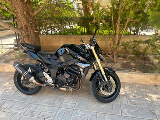 Suzuki GSR 750 2011-thumb-2