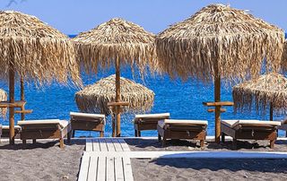 ψάθινες ομπρέλες παραλίας