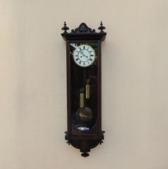 Ρολόι επιτοίχιο ξύλινο με βαρίδια, Vienna Regulator, περίπου 150 ετών.