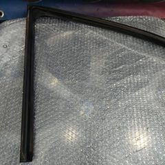 Οδηγός τζαμιού δεξιάς πόρτας E36 compact
