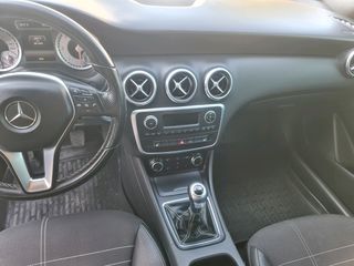 Mercedes-Benz A 180 2014-thumb-12