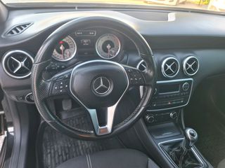 Mercedes-Benz A 180 2014-thumb-11