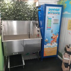 Pet grooming self service cabine