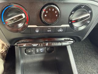 Hyundai i 20 2019 1200cc 86ps CAMERA! Navigation! Full book servise!-thumb-22