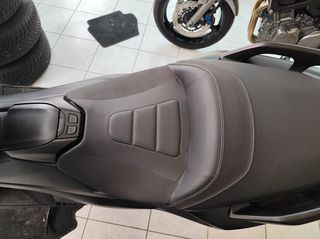 Yamaha TMAX 560 2021-thumb-16