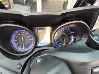 Yamaha TMAX 560 2021-thumb-30