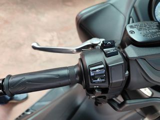 Yamaha TMAX 560 2021-thumb-21