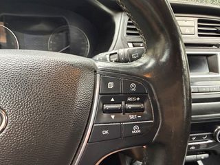 Hyundai i 20 2016 1.1 CRDI STYLE Panorama-thumb-46