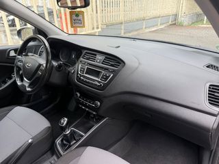 Hyundai i 20 2016 1.1 CRDI STYLE Panorama-thumb-31