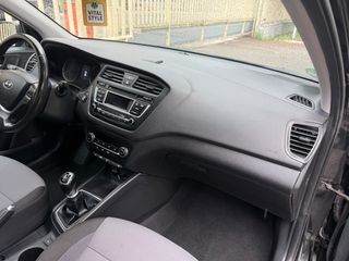 Hyundai i 20 2016 1.1 CRDI STYLE Panorama-thumb-32