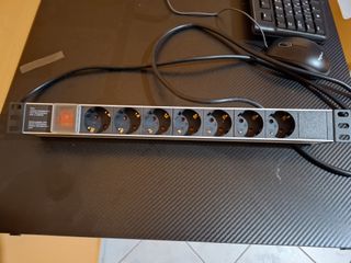 πολυμπριζο rack 19" με διακοπτη ασφαλειας
