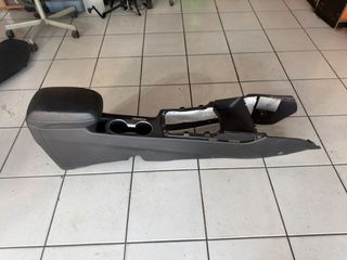 Κονσόλα Hyundai i30-thumb-1