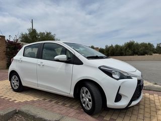 Toyota Yaris 2018 1.0 VVTI France Edition-thumb-2