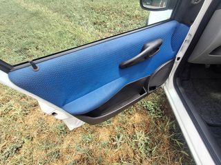 Fiat Punto 2001-thumb-17