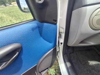 Fiat Punto 2001-thumb-22