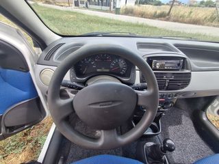 Fiat Punto 2001-thumb-23