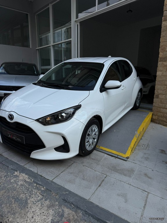 Mazda 2 Hybrid 2024