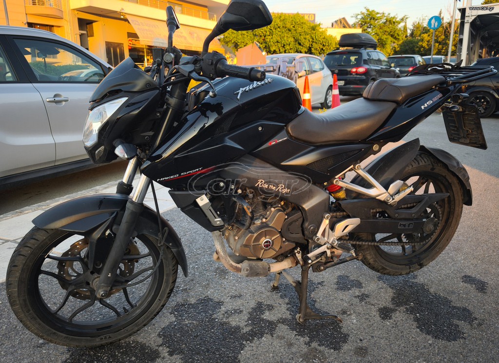 Bajaj Pulsar 200 2021
