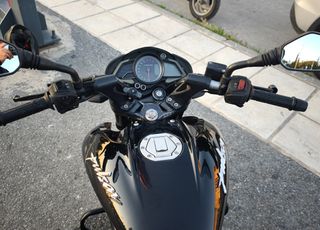 Bajaj Pulsar 200 2021-thumb-2