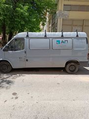 Κλούβα Ford 2000