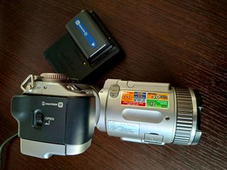 Sony Cyber-shot DSC-F707 DIGITAL CAMERA 5.00MP.