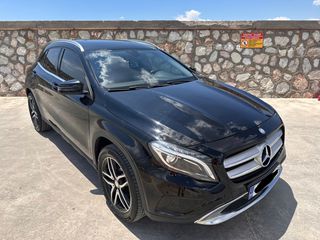 Mercedes-Benz GLA 200 2015