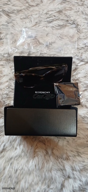 Givenchy SGV815 COL.0744 135.