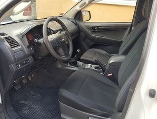 Isuzu D-Max 2018-thumb-4