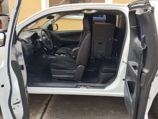 Isuzu D-Max 2018-thumb-5