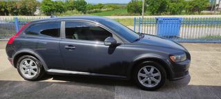 Volvo C30 2009-thumb-7