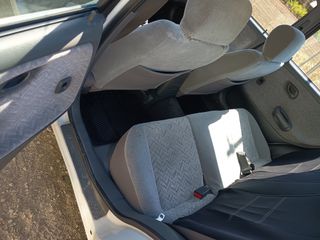 Suzuki Baleno 2001-thumb-5