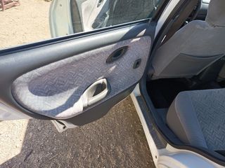 Suzuki Baleno 2001-thumb-7