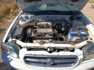 Suzuki Baleno 2001-thumb-10
