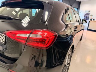 Mercedes-Benz A 180 2019-thumb-8
