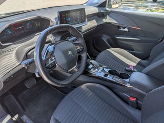 Peugeot e-208 2021-thumb-7