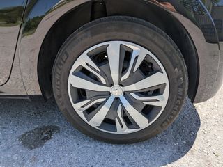Peugeot e-208 2021-thumb-8