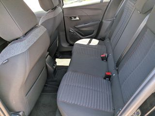 Peugeot e-208 2021-thumb-12
