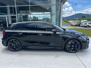 Audi RS3 2022 Sportback-thumb-1
